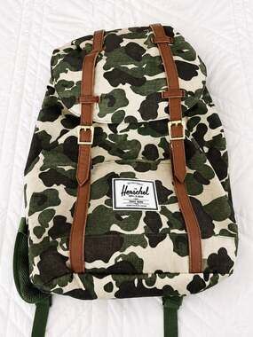 Herschel Retreat Backpack Frog Camo Tan NWOT Laptop Travel School Bag